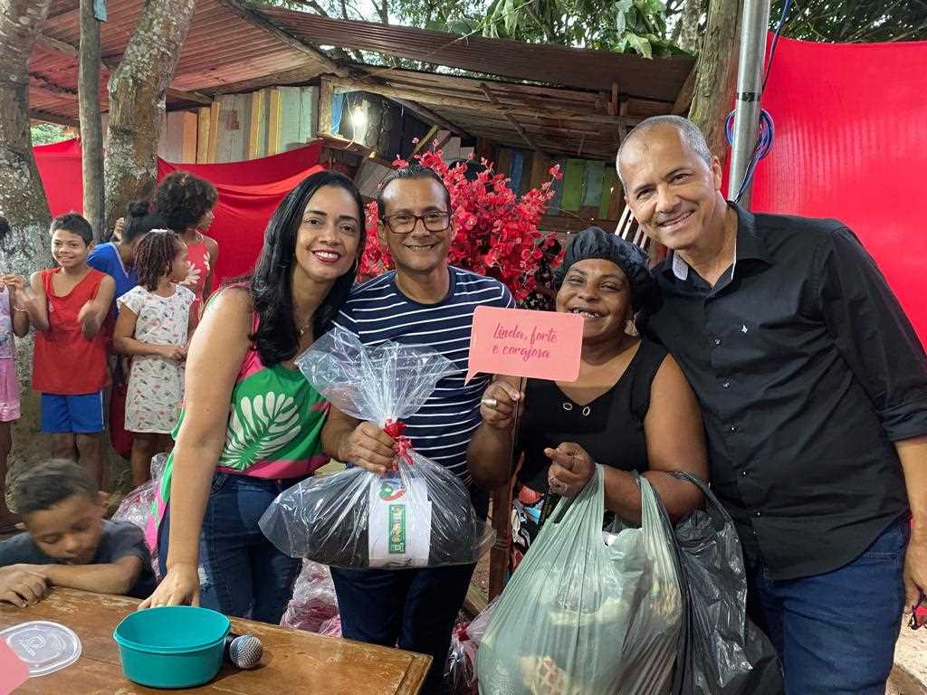 Camacã: Prefeitura homenageia as Mães da Portelinha I através do Projeto Brechó Solidário.
